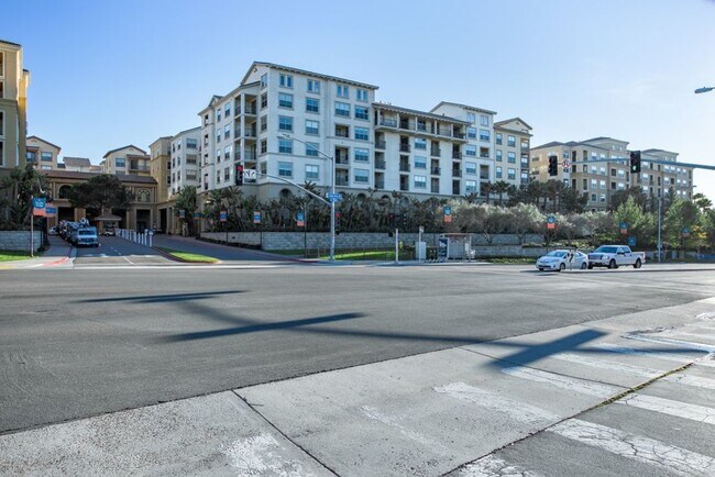 Building Photo - 5965 Linda Vista Rd