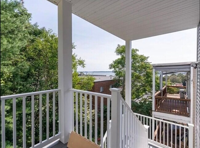 Building Photo - 33 Covington St