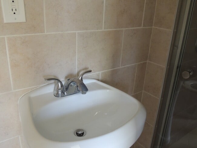 Building Photo - 532 21st St