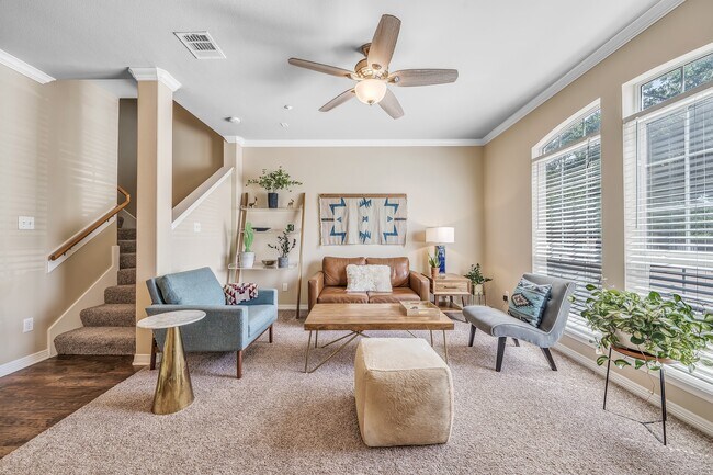 Building Photo - 305 Holleman Dr E