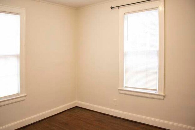 Building Photo - 2 BR/2BA | Newly Renovated Single Family Home | Additional Storage| In North Knoxville!