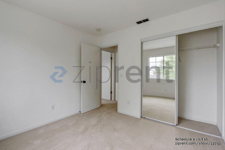 Building Photo - Unit