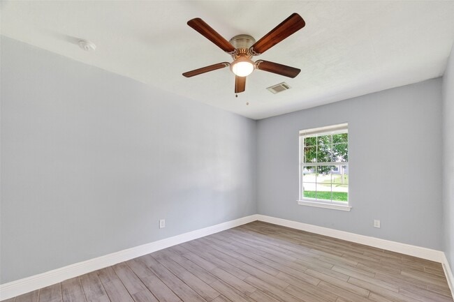 Building Photo - 3031 Groton Dr