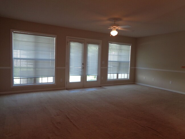 Building Photo - Wakefield Subdivision!!  END UNIT