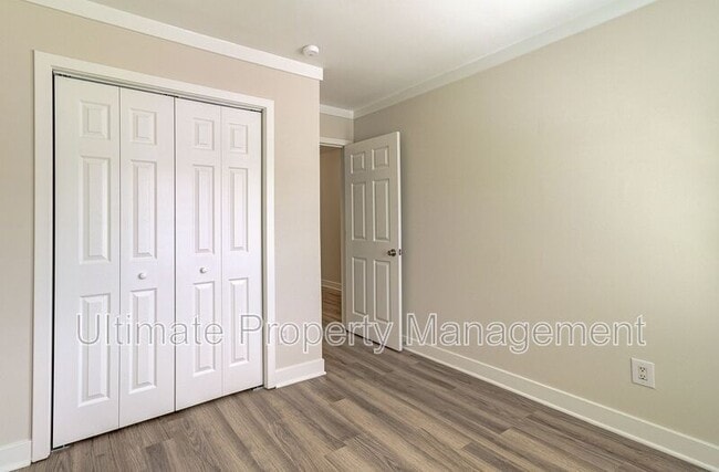 Building Photo - 1705 S 41st St