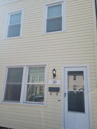 Building Photo - Spacious 2 Bedroom Home with possible 3rd bedroom or office space!