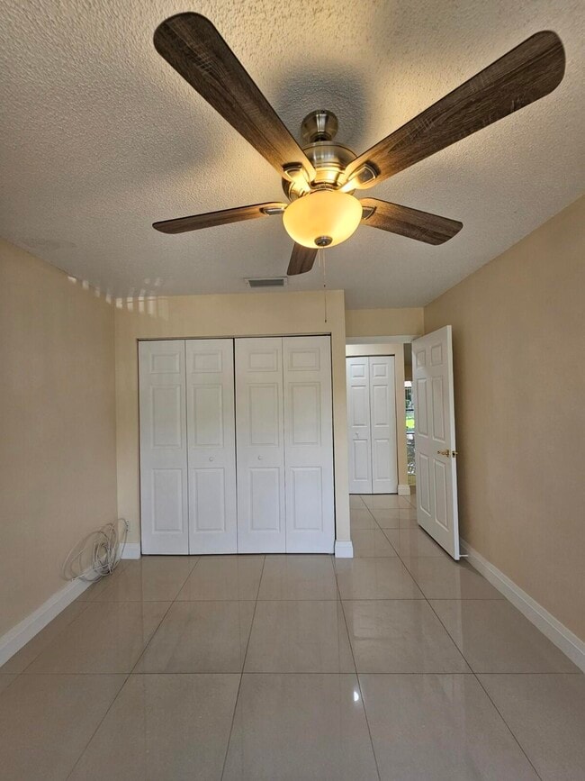 Building Photo - 480 Hardwood Pl