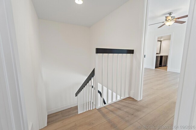 Building Photo - 1221 12th Ct