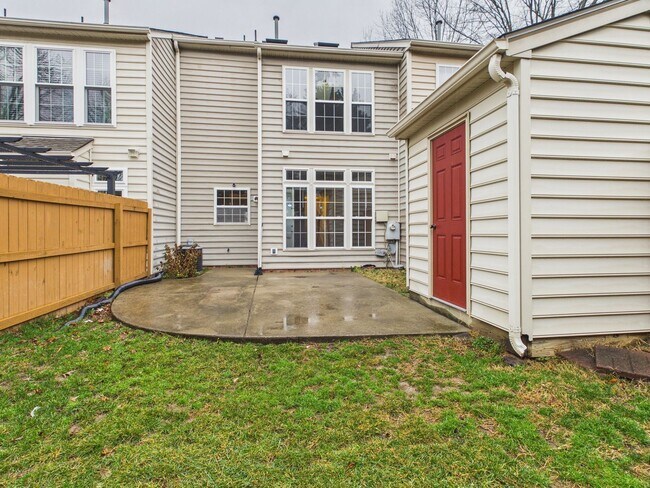 Building Photo - 5313 Golf Villa Ln