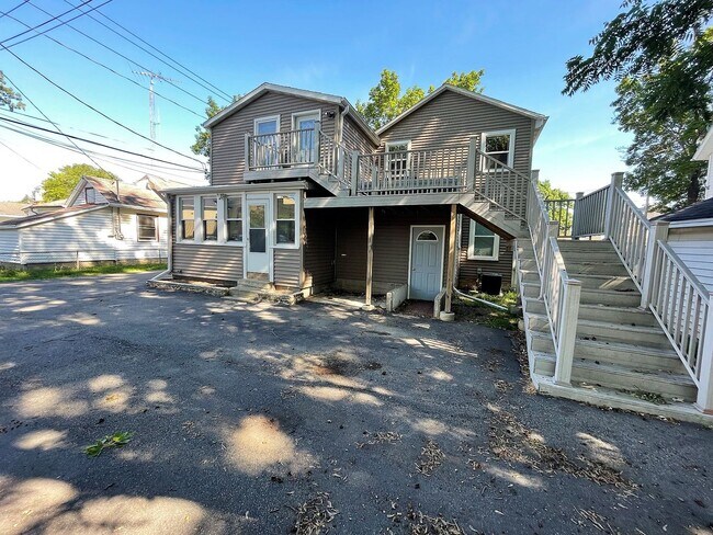 Building Photo - 212 E Washington St