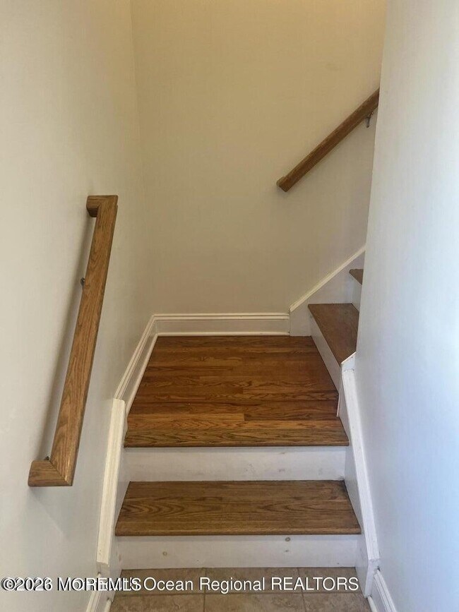 Building Photo - 83 Vanard Dr