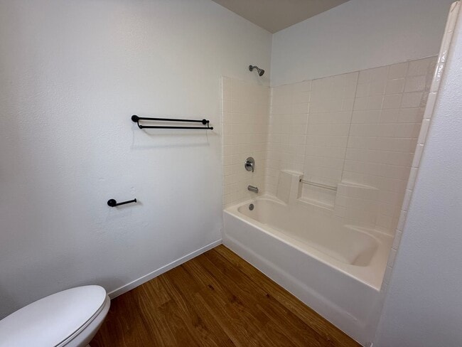Building Photo - Free months rent and $250 Walmart Gift Car...