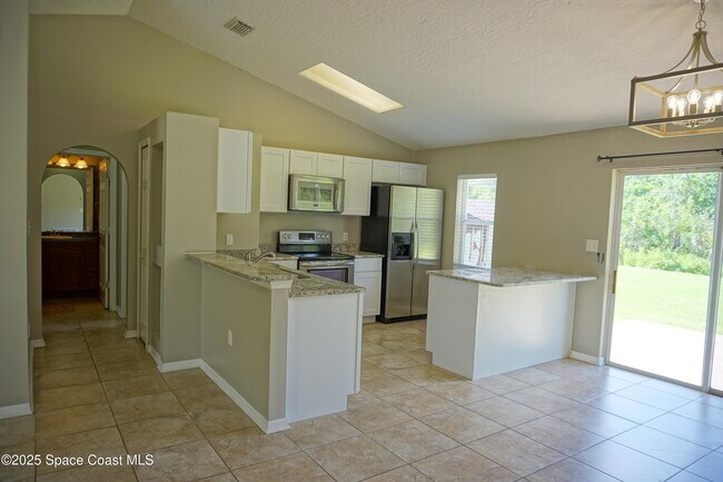 Building Photo - 1758 Tradewinds Ave SE