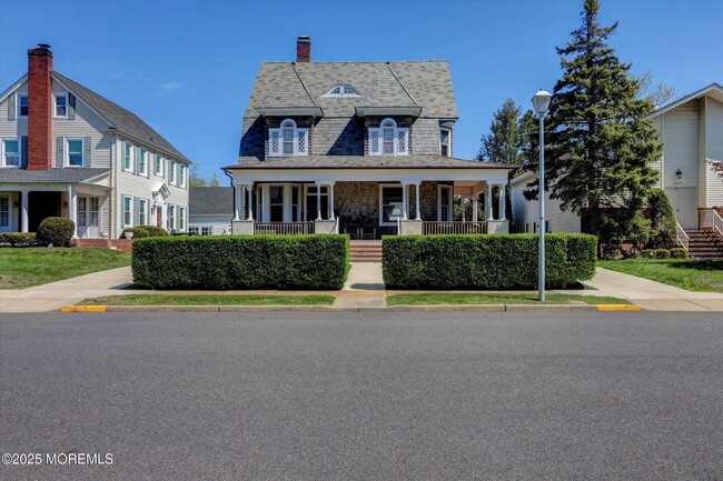 Building Photo - 307 Spier Ave