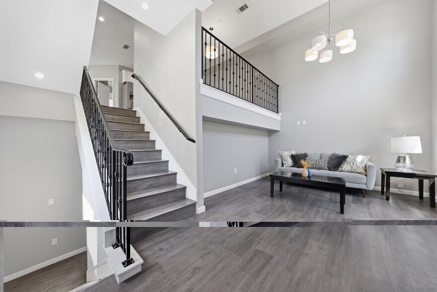 Building Photo - 817 Estancia Ter