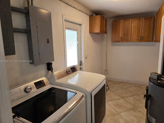 Building Photo - 10330 SW 53rd St