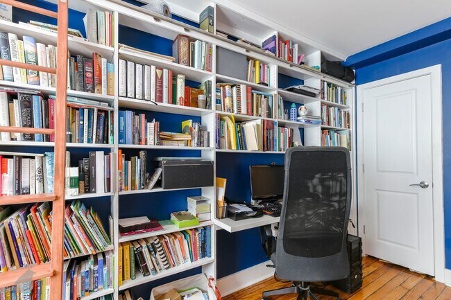 Building Photo - 420 16th St SE