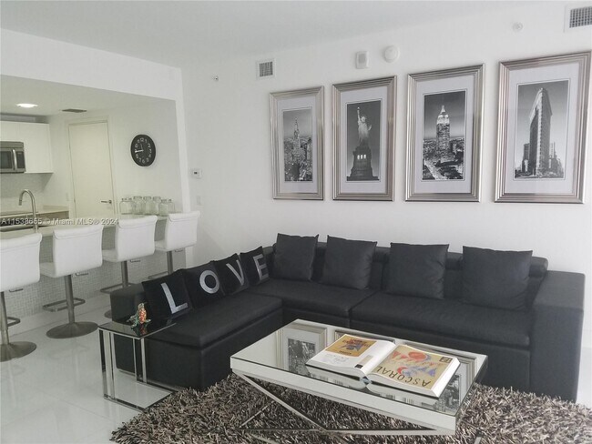 Primary Photo - 1300 Brickell Bay Dr