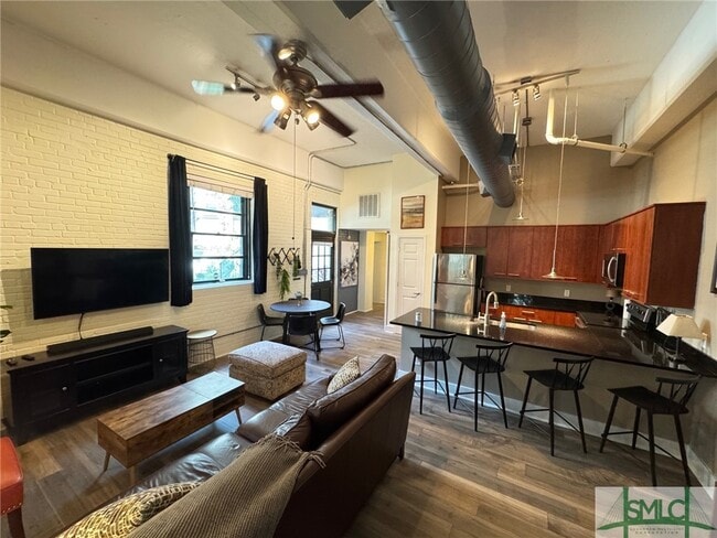 Building Photo - 528 Selma St