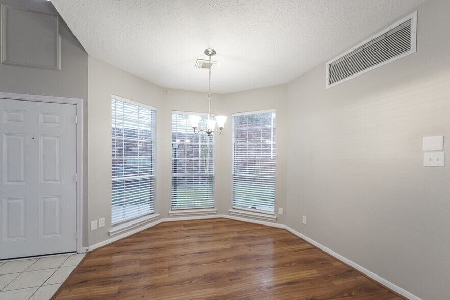 Building Photo - 5822 Cinnamon Creek Cir