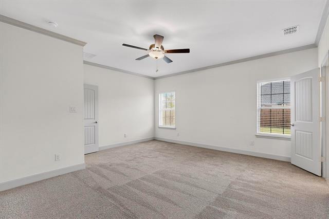 Building Photo - 560 Oak Crk Dr