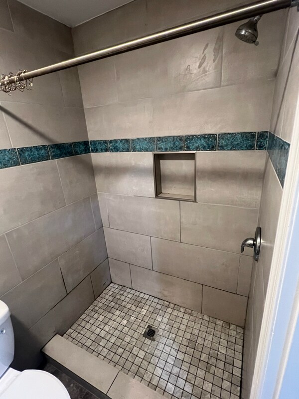 Building Photo - 7038 Woodland Ave