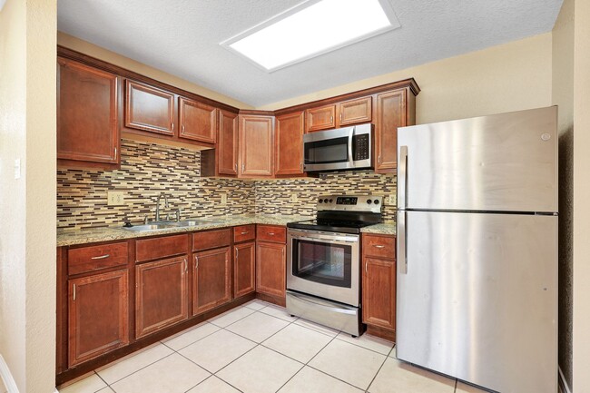 Building Photo - Beautifully Updated Single-Story Home Near...