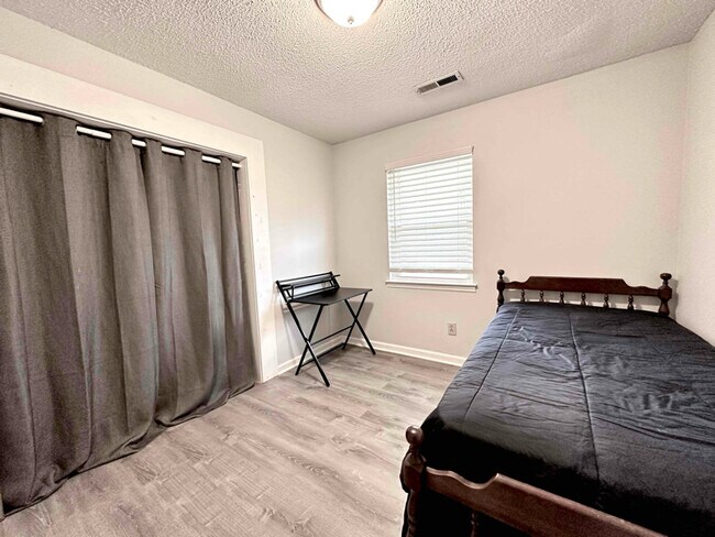 Building Photo - 1750 Dailey Terrace NW