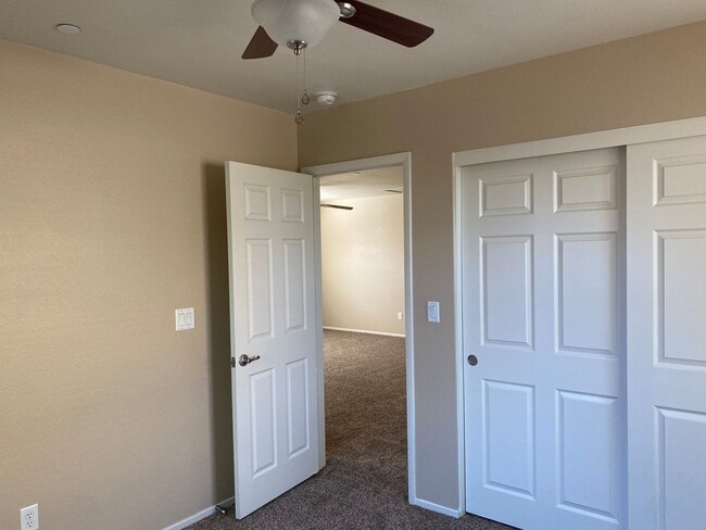 Building Photo - Beautiful 3 bedroom available
