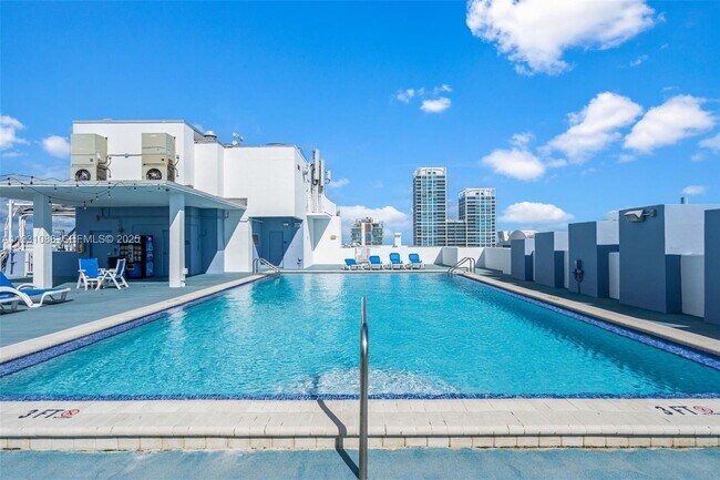 Building Photo - 401 69th St