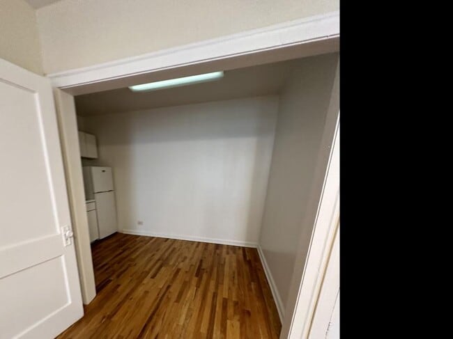 Building Photo - 0 bedroom in Chicago IL 60657