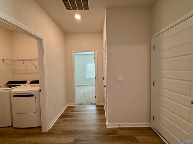 Building Photo - 1263 Eidson St