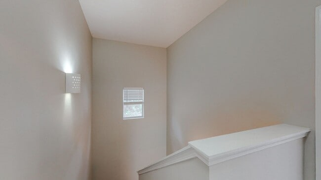 Building Photo - Beautiful 2/2 stand alone home in Santa Ro...