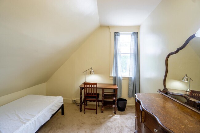 Building Photo - 113 Comstock Pl