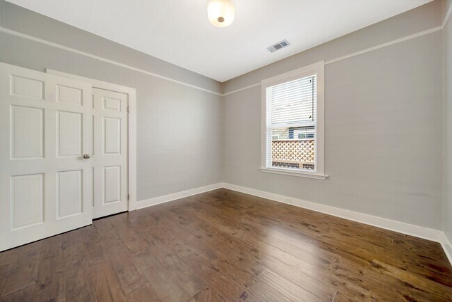 Building Photo - 734 Cassia St