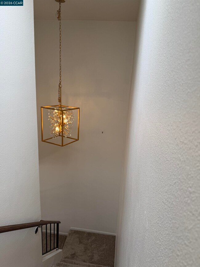 Building Photo - 704 Hermes