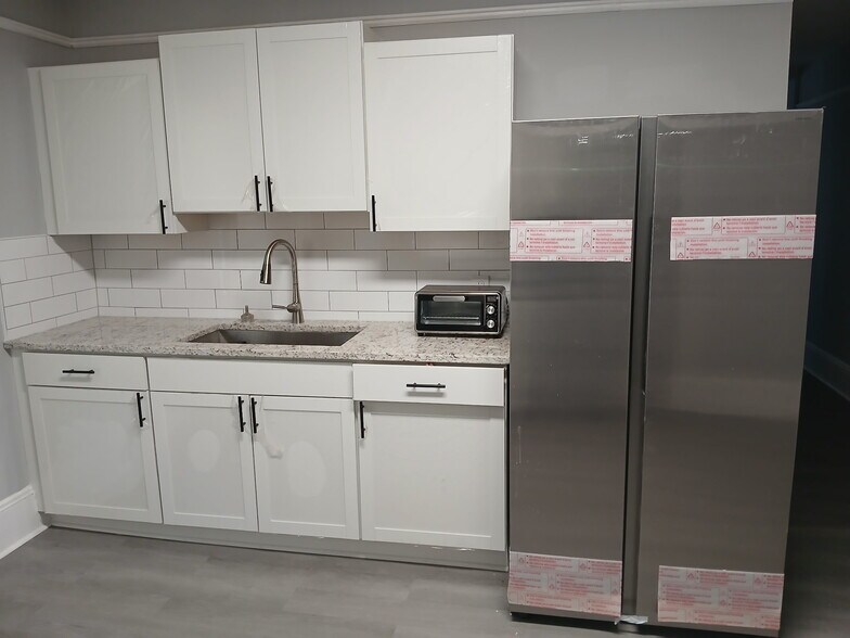 Building Photo - 1933 James Ave