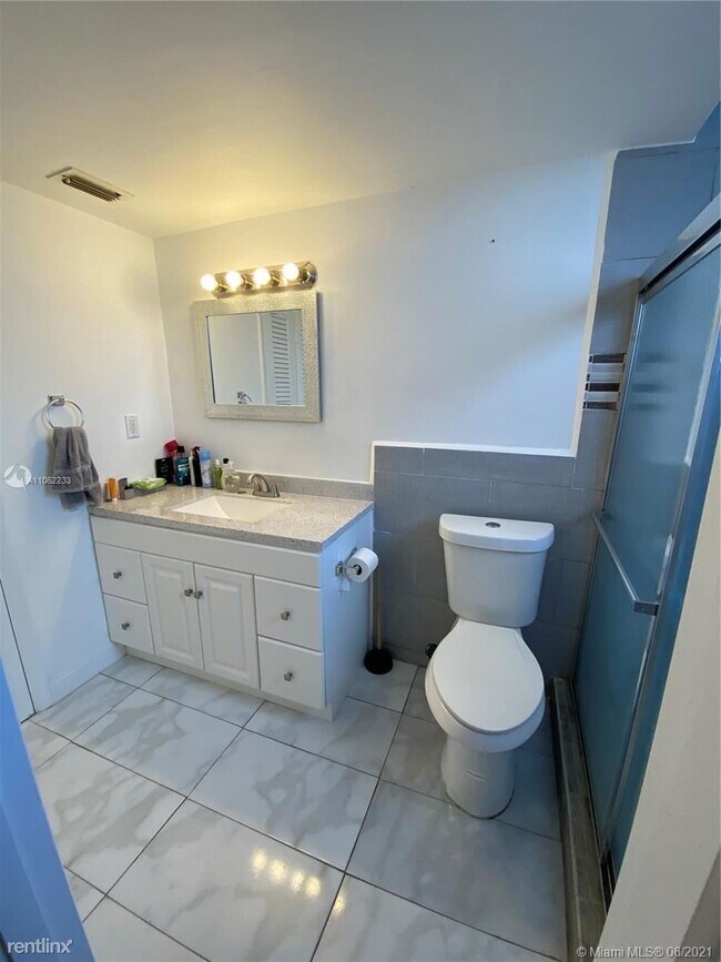 Building Photo - 2 br, 2 bath Condo - 1551 NE Miami Gardens Dr