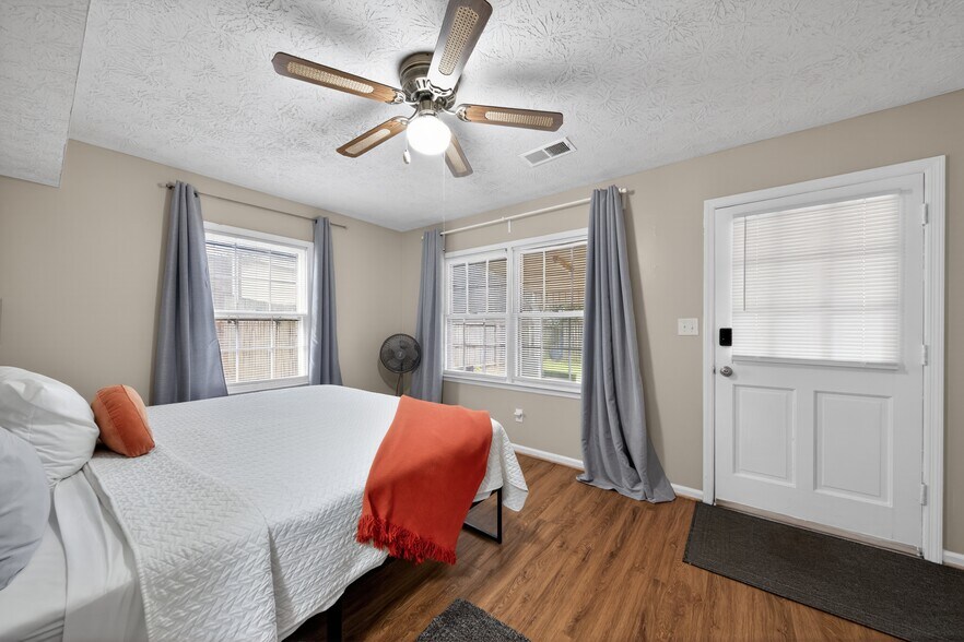 Building Photo - 534 Oak Meadow Ln