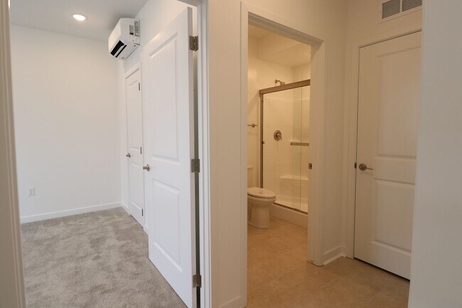 Building Photo - 1713 River Vis