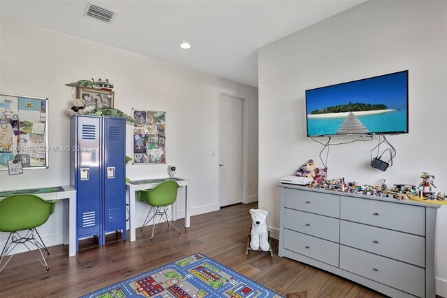 Building Photo - 17113 Aquavera Way