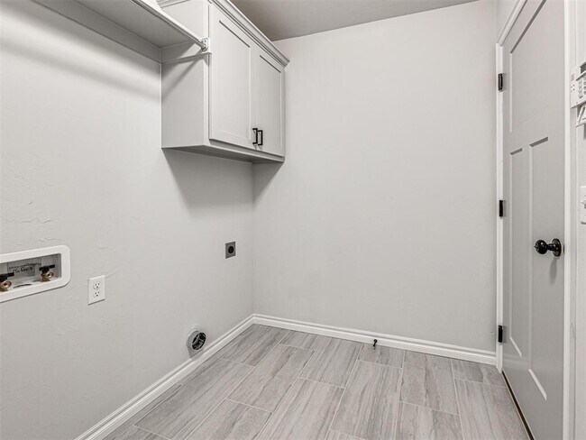 Building Photo - 545 Grand Sycamore Dr