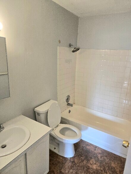 Building Photo - 7037 Paxton Rd