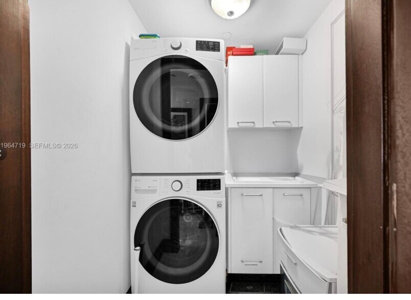 Building Photo - 1408 Brickell Bay Dr