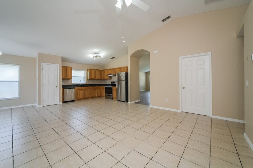 Building Photo - 17100 Woodcrest Way