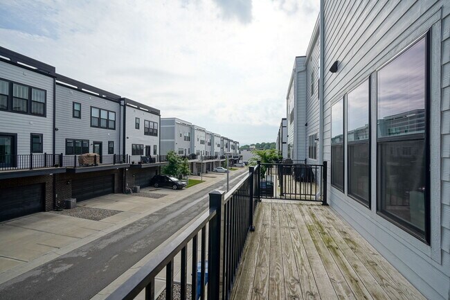 Building Photo - 9728 Junction Sta