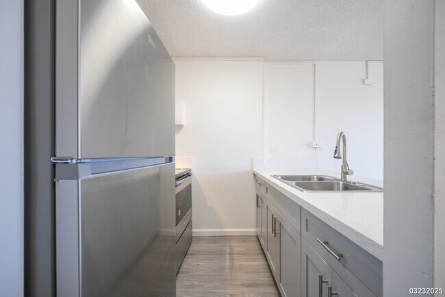 Building Photo - $2,395 / 1br - 514ft2 - The Highlander, 1bdrm, Incls Utilities, Avail April 1st (Aiea)