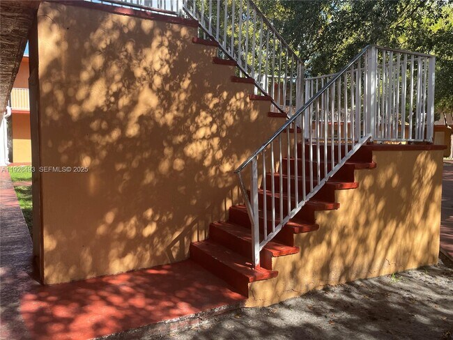 Building Photo - 1245 W 24th St