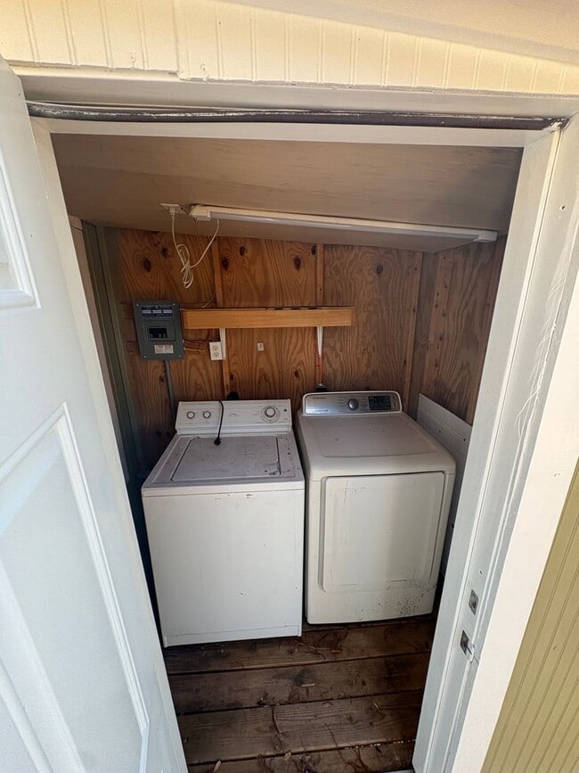 Building Photo - Cottage Home 2/2 Overlooking Lake Euclid in Leesburg