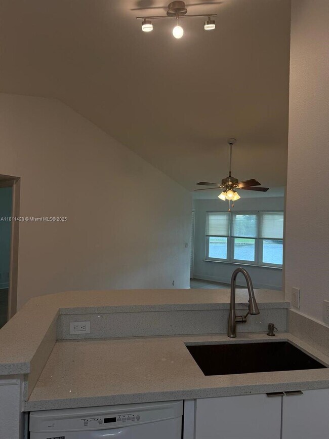 Building Photo - 12510 Vista Isles Dr